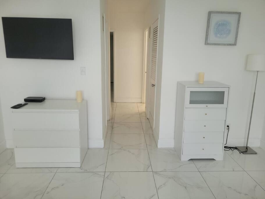 Modern 1 Bedroom Condo, Steps From Beach, Free Parking! Golden Beach Εξωτερικό φωτογραφία